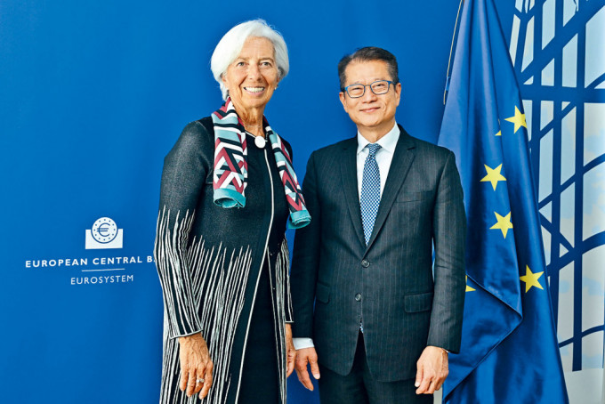 財政司司長陳茂波從柏林轉抵法蘭克福，並與歐洲中央銀行行長拉加德會面。