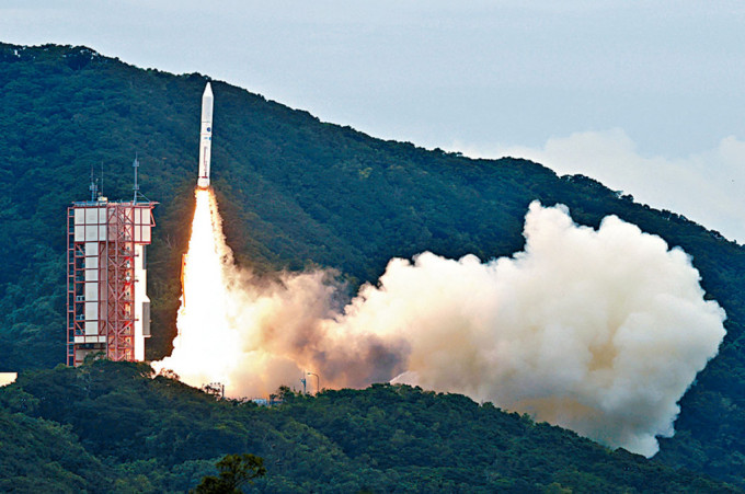 日本「艾普斯龍-6」火箭周三在鹿兒島升空。