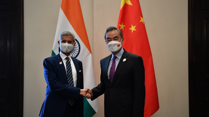 王毅在G20外长会议期间与印度外长苏杰生会面。新华社图片
