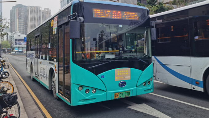 深圳通「一碼通深港」業務於6月1日起正式實施，深港公交地鐵將實現乘車掃碼互聯互認互通。