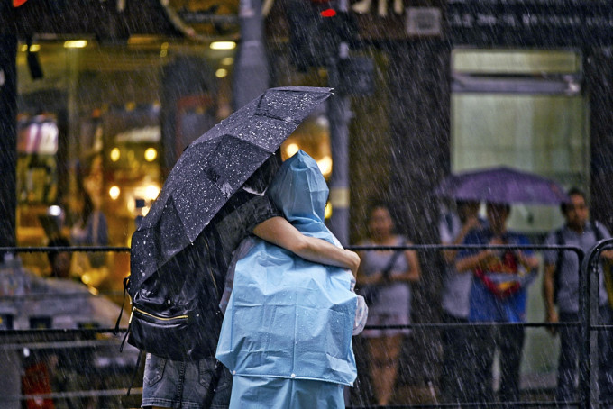 天文台發出黃色暴雨警告信號。梁文輝攝