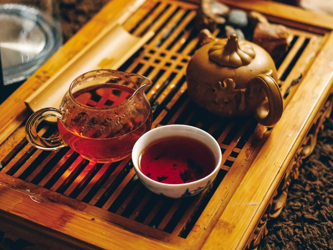 每天适量喝茶有助身体健康。unsplash图片