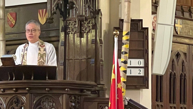 管浩鳴指教會為國家祈禱在教堂內擺放國旗，是基督徒純樸的情感表達。管浩鳴 fb