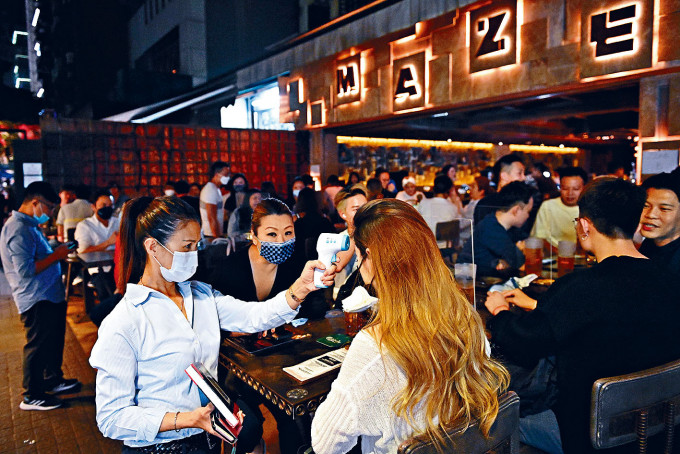 ■由于疫情影响，本港酒吧生意大不如前。