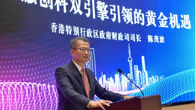 正在上海访问的财政司司长陈茂波在复旦大学演讲。 政府新闻处图片