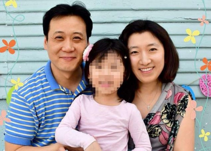 42歲李玄燮上載至社交網絡的家庭照。（網圖）