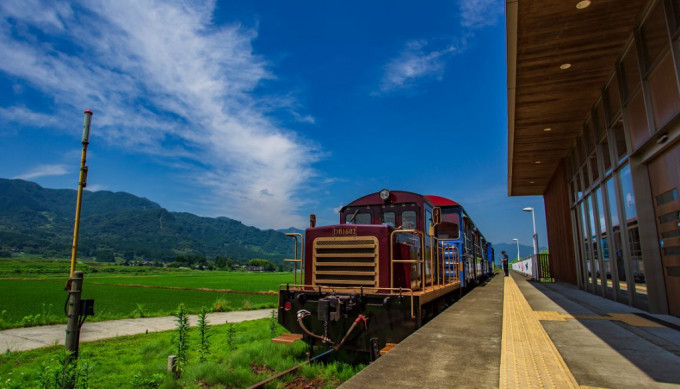 在睽違七年後，日本熊本縣南阿蘇鐵路恢復全線行駛。 南阿蘇鐵道株式會社