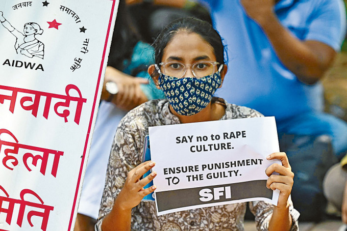 印度學生團體示威，為九歲女童討公道。