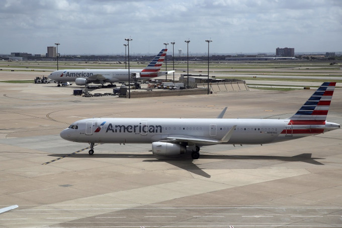 美国航空公司宣布，向旅客供应饮料时停止使用塑胶制造的饮管和搅拌棍。AP