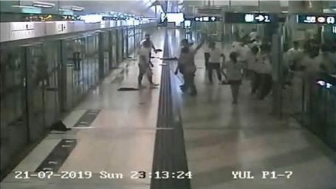 江永祥承認，鐵路警區控制中心可以即時看到港鐵閉路電視片段。港鐵片段截圖