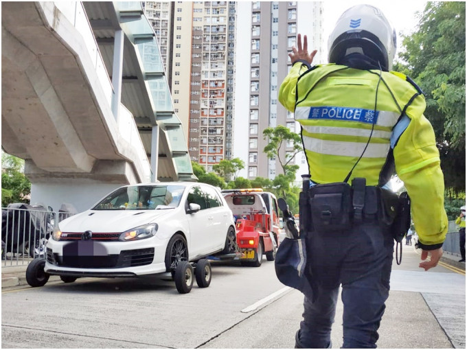 警方采取行动。