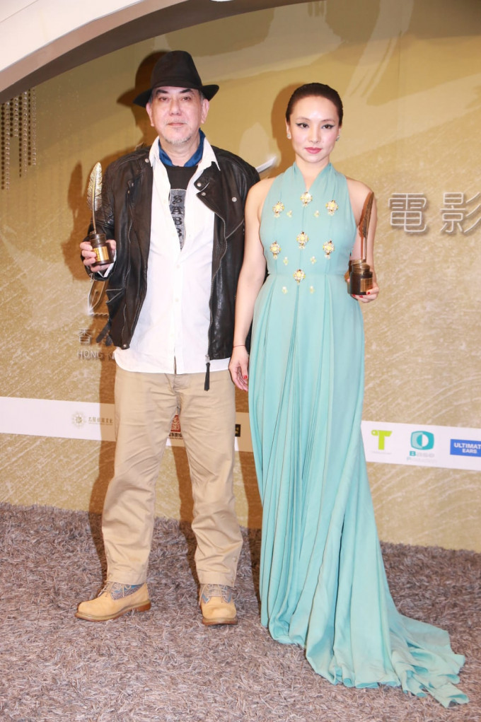 黄秋生和曾美慧孜获电影编剧家协会颁「最佳角色演绎奖」。
