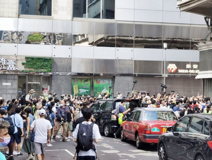 因應油沙旺的最新交通情況，九巴途經區內的巴士路線班次或會受到影響。「香港警察」fb圖片
