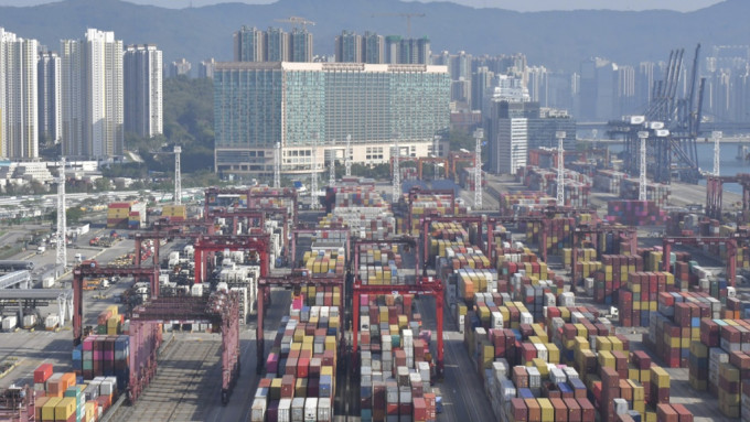 去年12月本港進出口貨值按年升一成一 錄599億元逆差
