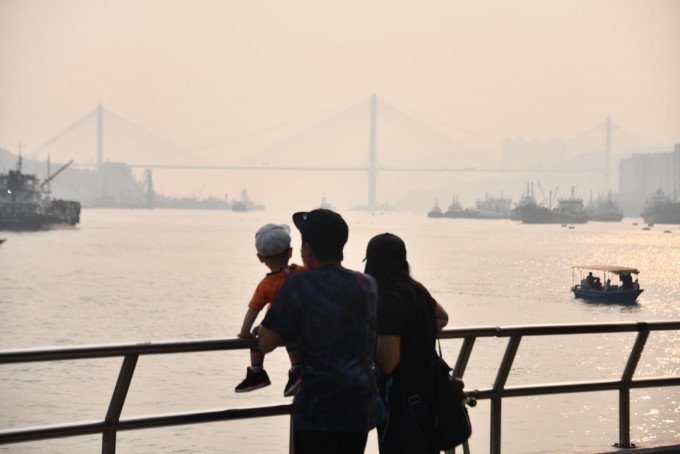香港空气污染达到严重水平。