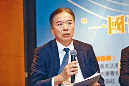 ■黃友嘉接受專訪時表示，顧問小組負責評審發展方案，所處理的問題較為技術性。