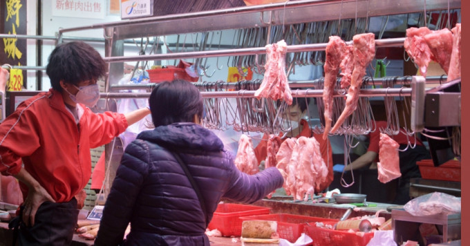 业界指今日供应市面售卖的新鲜猪肉只是「杯水车薪」。资料图片