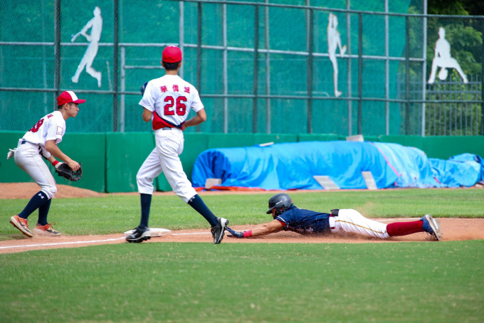 香港棒球代表隊和深圳南山青年代表隊比賽。