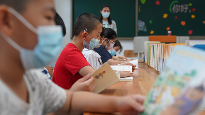 中央政府冀透過雙減政策，減輕學生的學習減力。新華社資料圖片