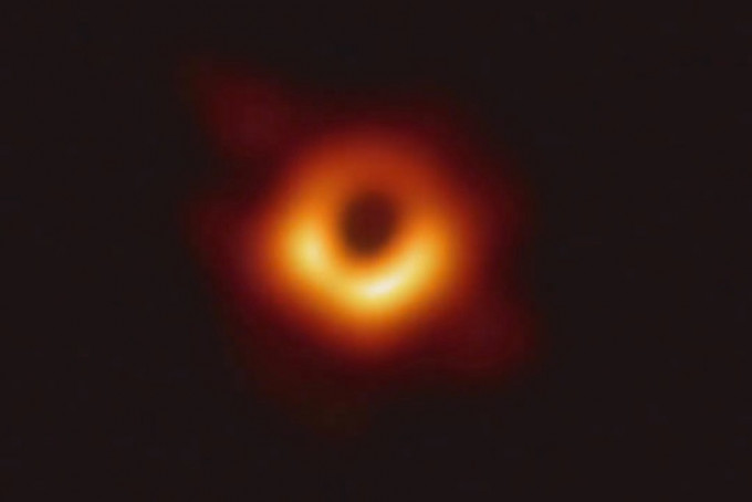 人类首张黑洞照片。　网上图片