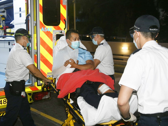 4名警員受傷送院。