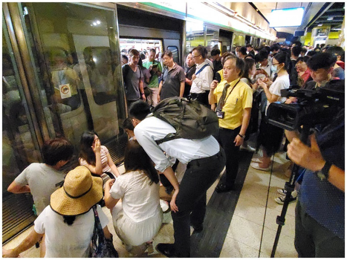 日前港鐵有不合作運動，有乘客不適。資料圖片