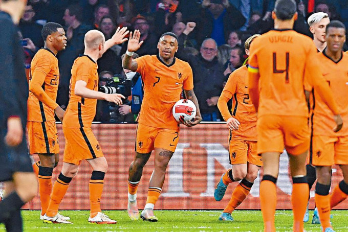 荷蘭踢揭幕戰，吸引力肯定大過卡塔爾。