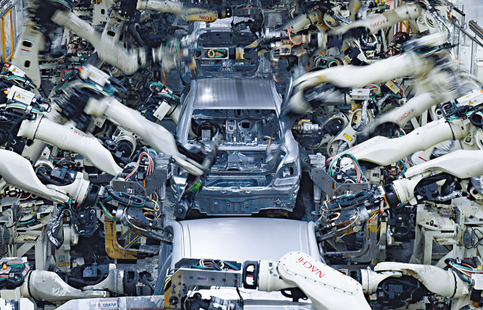 ■日本愛知縣豐田車廠的生產綫廣泛使用機械臂組裝。