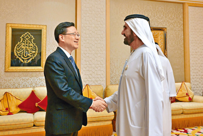 李家超与身兼阿联酋副总统和总理的杜拜酋长穆罕默德．阿勒马克图姆会面。