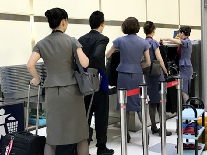 台湾华航男机师疑背女友偷食，与空姐幽会半日齐确诊。网图