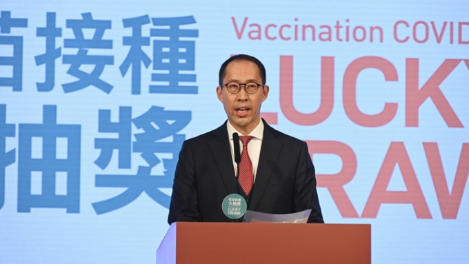 信和集团副主席黄永光表示集团希望为减轻公共医疗系统的压力出一分力。资料图片