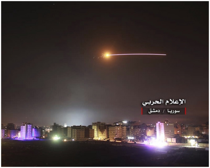 伊朗從敘利亞境內發射約20枚砲彈或火箭。AP
