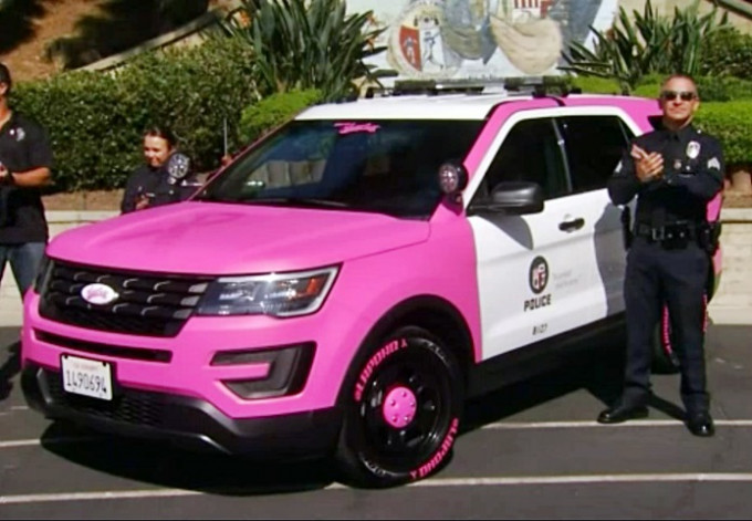 粉紅警車。網圖