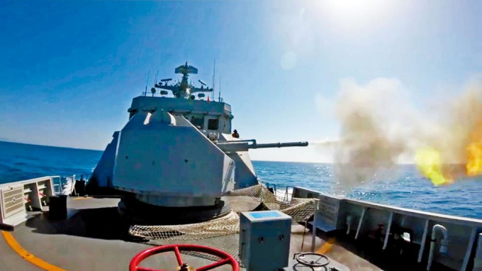 駐港部隊宿遷艦、荊門艦組成編隊，在本港海域一連五日進行實戰訓練。