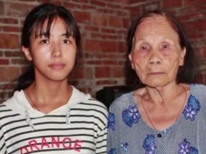 18歲少女黎海堅與91歲、患腦退化症的嫲嫲相依為命。網圖