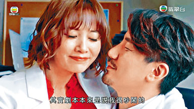 朱晨麗曾向記者爆料稱，洪永城在拍攝《多功能老婆》時擅自加摸戲啜戲。