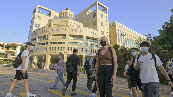 新學年本港八間大學有超過4.16萬名外地學生來港升學，大學校長會擔心目前檢疫酒店供不應求。資料圖片