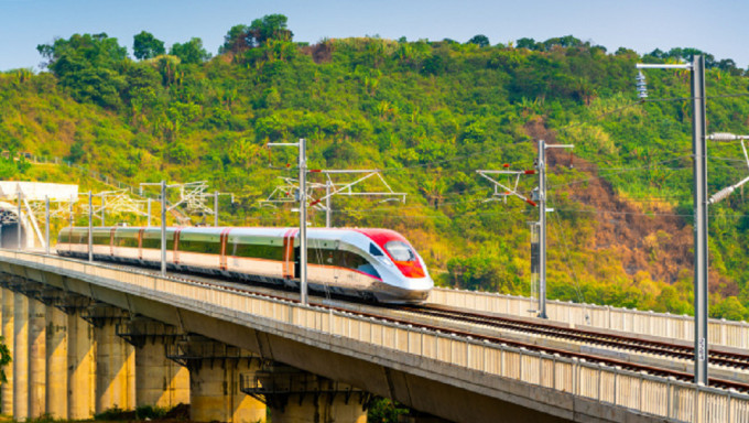 東南亞地區首條高鐵、中國印尼合建雅萬高鐵今開通。央視截圖
