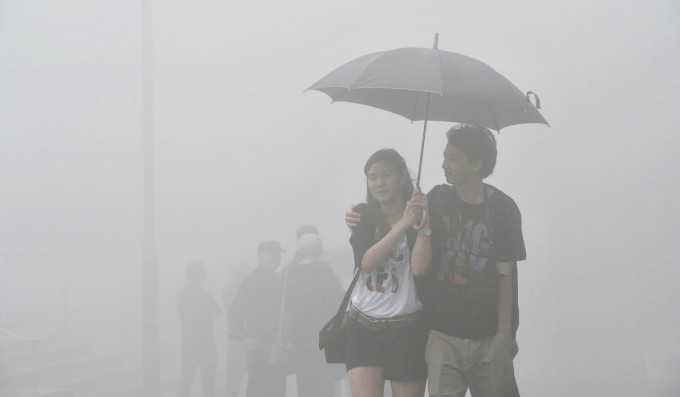 一道低壓槽會於未來兩三日為華南帶來不穩定天氣。