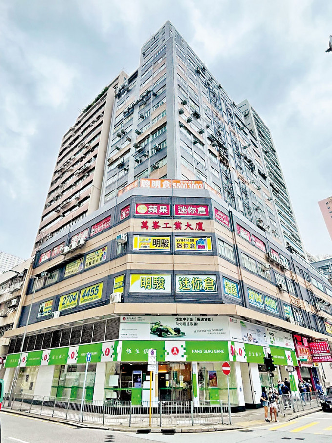 柴湾万峰工业大厦单位放售，意向尺价5000元。