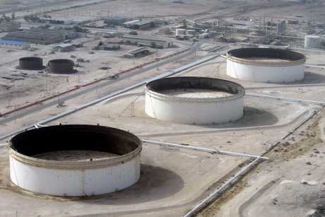 美国早前宣布不再为购买伊朗石油的国家提供制裁豁免。资料图片