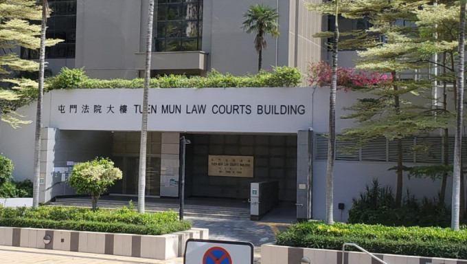 被告今日在屯門裁判法院承認控罪。