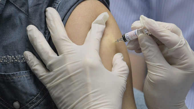 过去一周再多两人接种疫苗后14日死亡。资料图片
