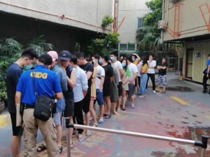 菲律賓警方逮捕90名中國人，涉非法開設網上賭博中心。(網圖)