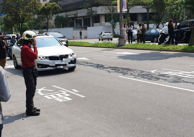 台北市政府查證後馬路出現的異象是填縫膠所造成並非路裂。