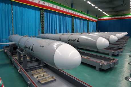 伊朗上月在伊斯兰革命卫队一项活动上展示一款国产巡航导弹。路透社