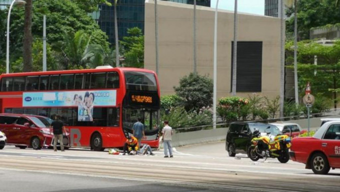 单车汉倒地受伤。fb群组香港突发事故报料区图片