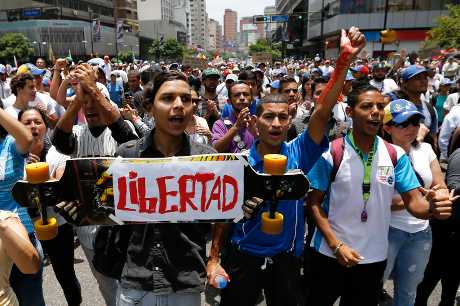 委内瑞拉连日来出现反对总统马杜洛的大规模街头示威。AP