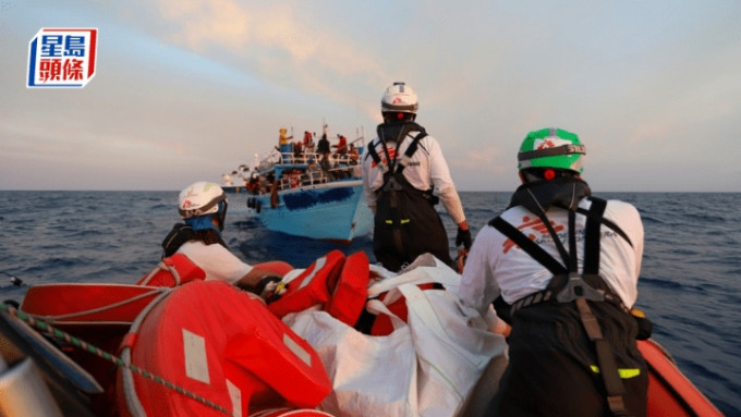 ●2023年5月1日，Geo Barents搜救船接獲警報，稱馬耳他附近的國際水域有遇險的移民船隻，救援隊立即趕赴現場。©無國界醫生