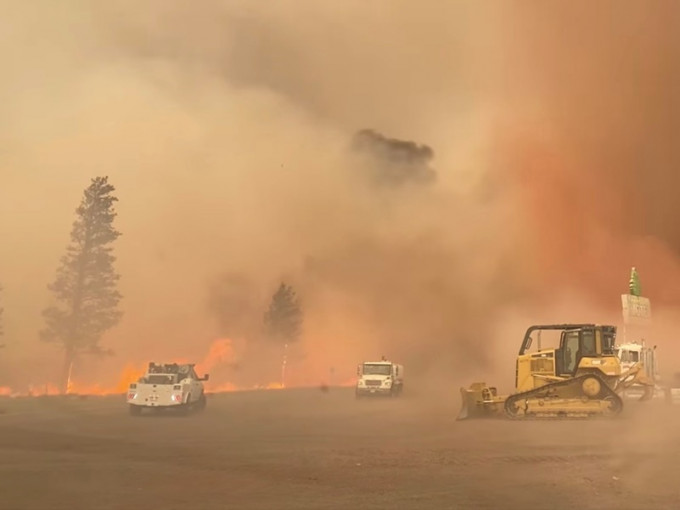 加州北部的山火迅速蔓延。REUTERS